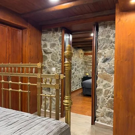 Апартаменты To Petrino 5 -apartment- Nature, Comfort & Tradition Under One Roof Калопанайотис